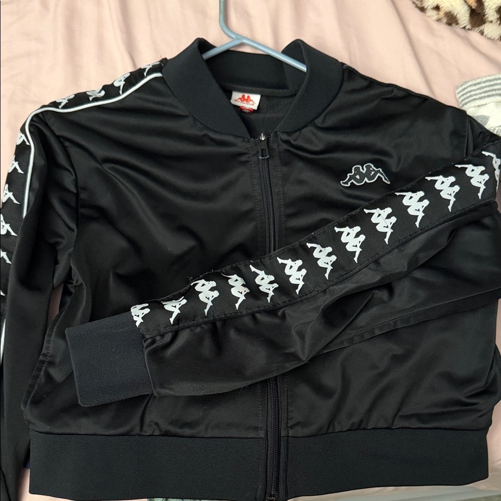 Kappa Cropped Black and White Sweatshirt